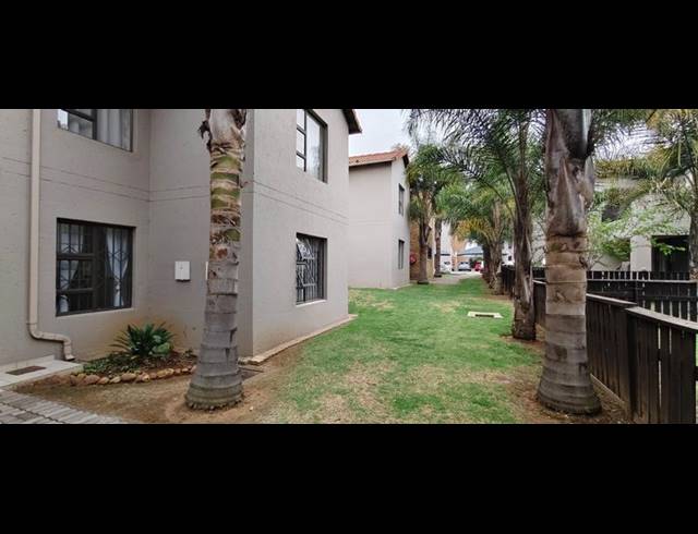 2 BEDROOM TOWNHOUSE FOR SALE IN GOEDEBURG